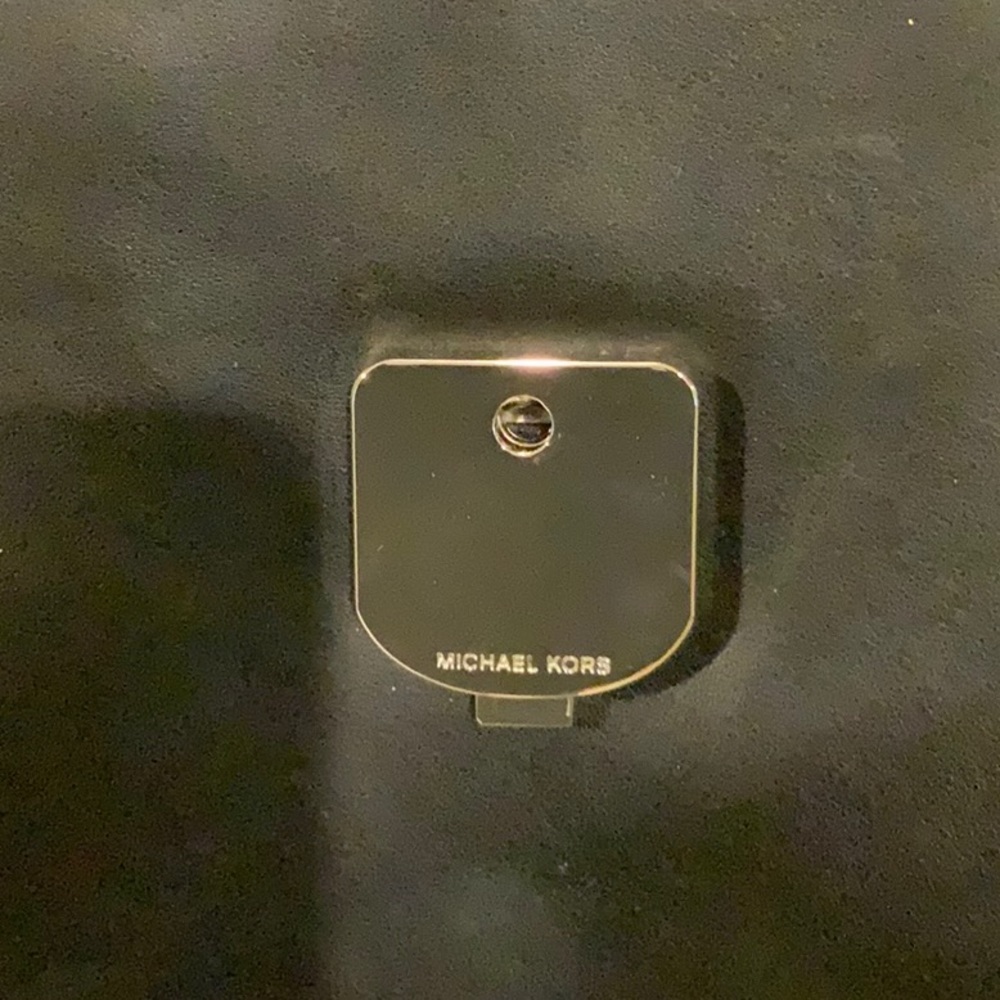 NWT Michael Kors Ava Scallop Grommet satchel. - Picture 4 of 4